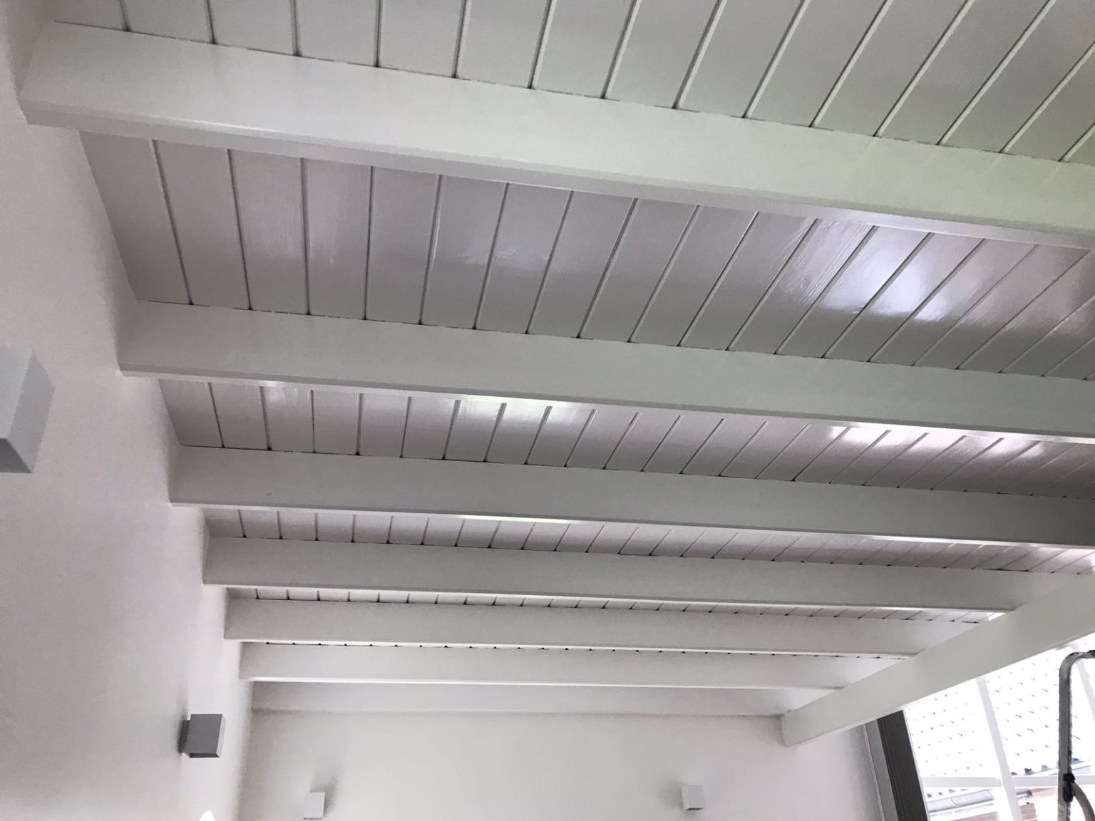 Spuitwerk op plafond in een woning in Borculo